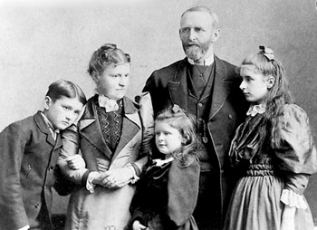 Ottawa 1893 Henrietta & Oliver, Edwards, children William, Margaret & Alice